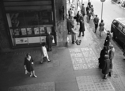 Oslo June 2, 1973. Arve Tellefsen tries as a street musician. He goes really well and he pours the money to Rosenborg Football Club …, 1973 (photo)