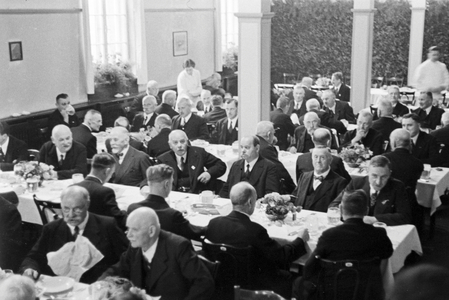 Special guests at the banquet after the Diesel anniversary ceremonial act at the MAN factory at Augsburg, Germany 1930s (b/w photo)