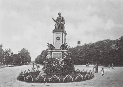Philadelphia: Lincoln Monument, Fairmount Park (b/w photo)