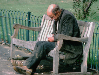 Homeless man in Great Britain, 1991 (photo)