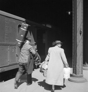 Baggage porter at a platform of Hamburg main station, Germany 1930s (b/w photo)