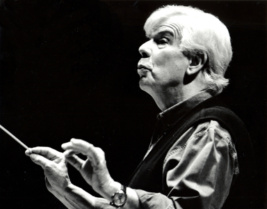 Christoph von Dohnányi conducting with baton