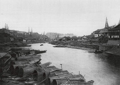 Tzeliutsing, Szechuan, The industrial district of the salt-wells (b/w photo)