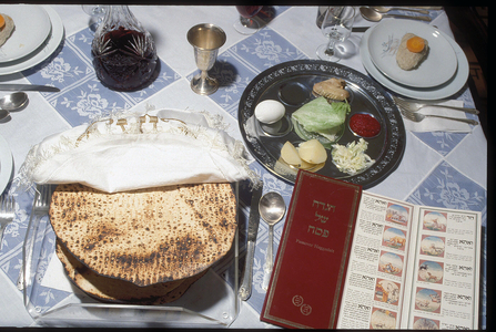 Pessah Table (photo)