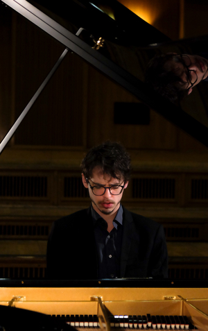 Lucas Debargue during the studio recording of his first CD, Berlin, 2016 (photo)