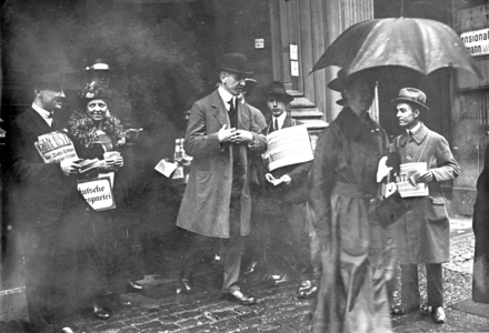 Undersecretary Albert while leaving the polling station, 1920 (b/w photo)