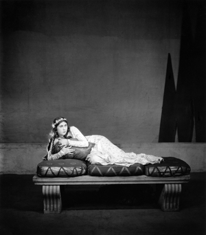 Gwen Ffrangcon-Davies as Juliet in William Shakespeare's 'Romeo and Juliet'