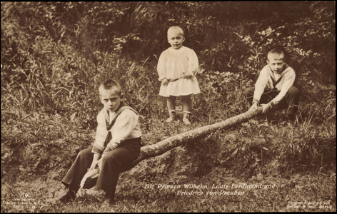Ak Prince Wilhelm with Prince Louis Ferdinand and Frederick of Prussia (b/w photo)