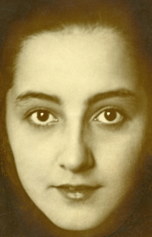 Portrait of a woman, 1921 (b/w photo)