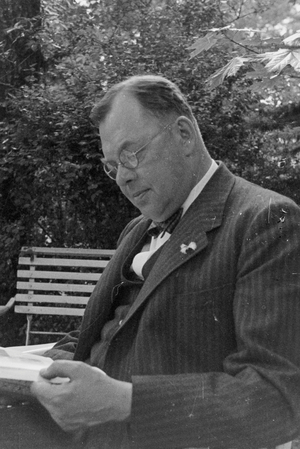 A man enjoying a book, Germany 1930s (b/w photo)