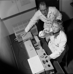 1956 Control chemist Kirsti Grønneberg and Laborant Jens Glimsjø on the specialist control measure …, 1956 (photo)