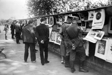 Sales booths on the Seine, 1940