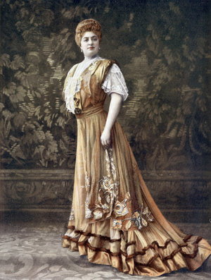 French comedian Marie Magnier as Mme Grandier in play "Miquette et sa mere", suit by Drecoll, photo by Felix from french paper "Le Theatre" december 1906