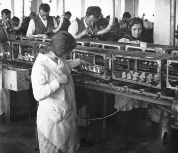 Shoe factory in Germany, 1930 (b/w photo)