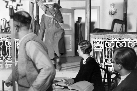Report about the job profile of a script girl, Germany 1930s (b/w photo)