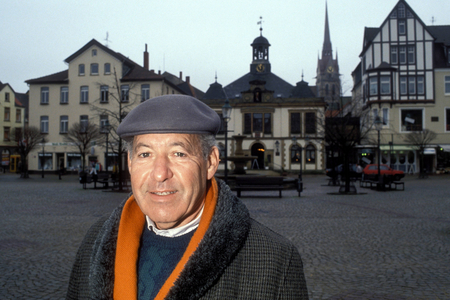 Writer Sally Perel in his hometown of Peine,..., 1992 (photo)