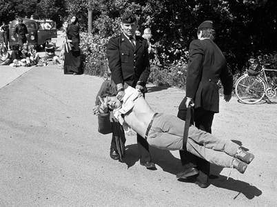 Rygge 1984-06: Protesters protest against the COB deal, which gives US Flight supply options  …, 1984 (photo)