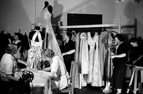 Tailors and sewing machines running hot for the wardrobe of the princess of carnival in Mainz 1938, on the occasion of the 100th anniversary of the leading local carnival association (b/w photo)