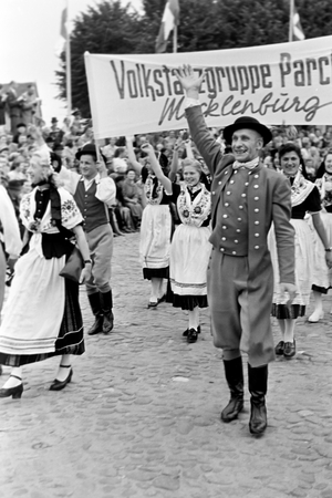 Folk dance group Parchim at the folk festival, Schleswig-Holstein, 1960s