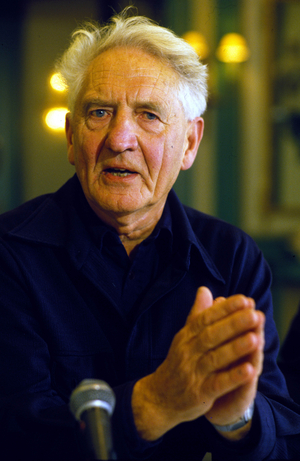 Oslo 19850920 Haakon Lie. Interview situation. Speaks and gesticulates …, 1985 (photo)