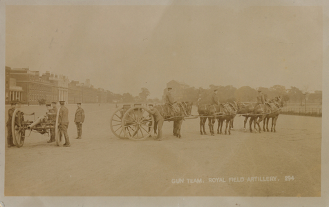 Royal Field Artillery gun team (b/w photo)