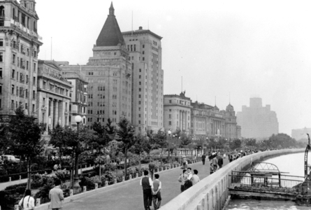 Center of Shanghai, 1937 (b/w photo)