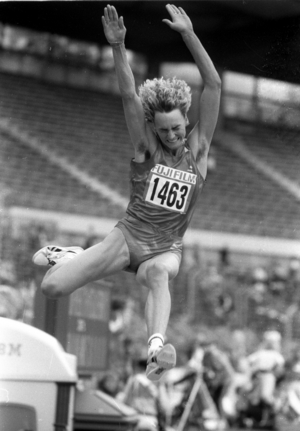 LA German Championships 1991 in Hannover / Heike Drechsler in action during the long jump (photo)