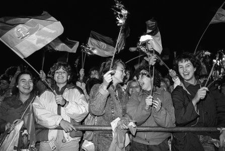 Torchlight procession of the FDJ on the anniversary of the GDR, 1989 (photo)