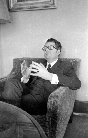 Hans-Jochen Vogel, 1971 (b/w photo)