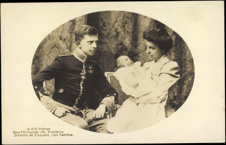 Ak Prince Ferdinand Maria of Bavaria, Infant of Spain with wife and child (b/w photo)