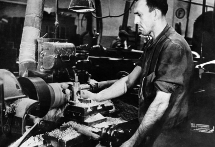 II. WK, armament industry, 1944 (photo)
