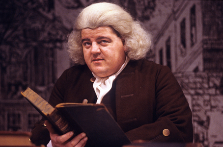 Robbie Coltrane as Dr. Samuel Johnson (photo)