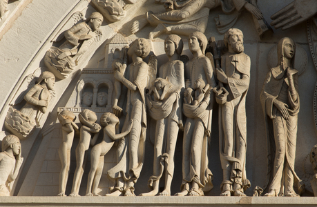Sculpted detail. Basilica of Saint Madeleine, Vezelay, 1120-1150 (photography)