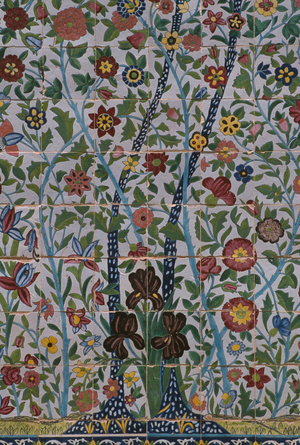 Kolah Farangi Pavilion, decorative tilework of the facade (photo) 
