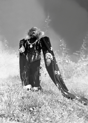 La Belle et la Bete par JeancoCteau avec Jean Marais, 1946 (photo b/w)