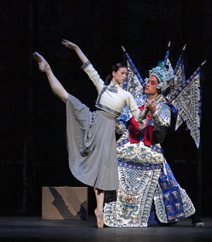 Zhu Yan and Sun Jie in 'Raise the Red Lantern' (photo)