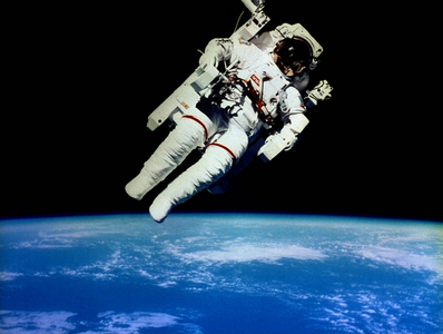 The astronaut Bruce McCandless on his spacewalk, 1984 (photo)