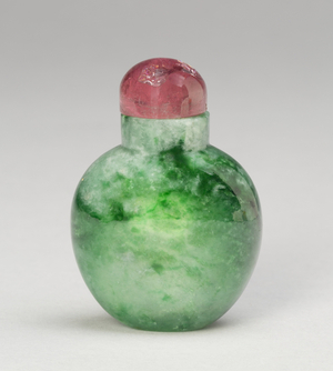 Spade-Shaped Snuff Bottle, 1800-1900 (emerald & apple green jadeite)
