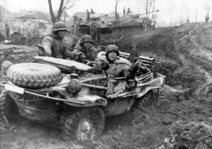 II. WK, Volkswagen type 166 Schwimmwagen 1944 (photo)