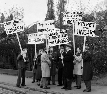 Oslo 19561028 The public rebellion in Hungary is threatened by the Soviet Union …,1956 (photo)