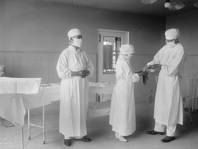Doctor's Preparing for Surgery, USA, 1922 (b/w photo)