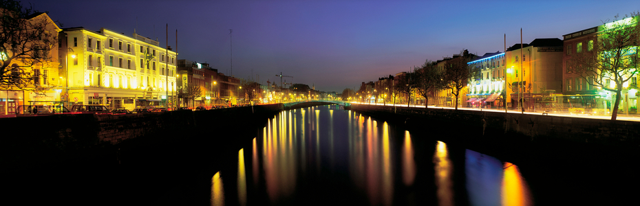 River Liffey, Dublin, Ireland, Quay At Night (photo)