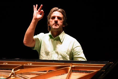 Barry Douglas at the Theatre des Champs Elysées, Paris, 2008 (photo)