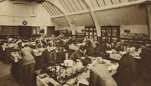 A London Polytechnic laboratory (b/w photo)