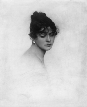 Portrait of a woman, 1916 (b/w photo)