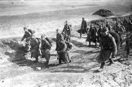 German infantry column marching, 1914 (b/w photo)