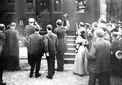 Otto von Bismarck bids farewell to the Chinese Delegation, 1896 (b/w photo)