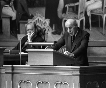 Oslo 19830315 Guttorm Hansen from the Labor Party on the pulpit during the rocket …, 1983 (photo)