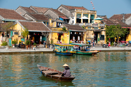 Vietnam: The historic merchant town of Hoi An across the Thu Bon River (photo)