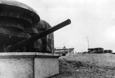German coastal artillery on the Atlantic Wall, 1944 (b/w photo)